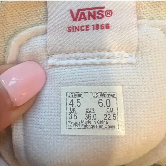VANS Stranger Things Hi Top Womens Size 6 - Picture 10 of 12